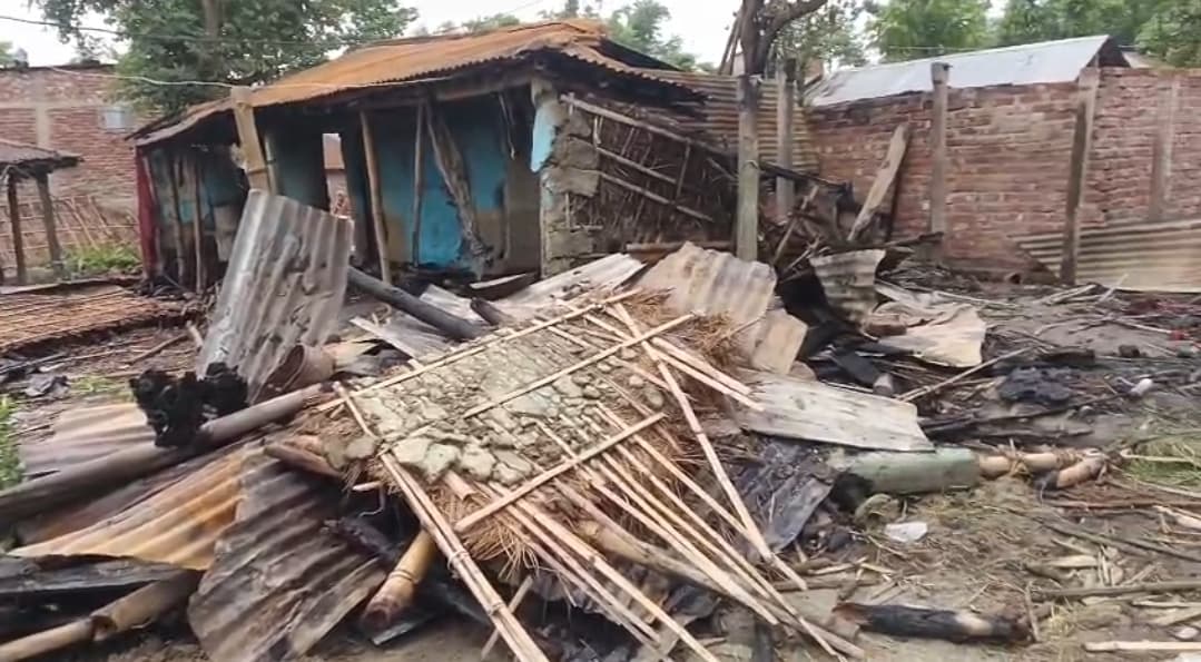 शॉर्ट सर्किट से लगी आग, पांच घर जले