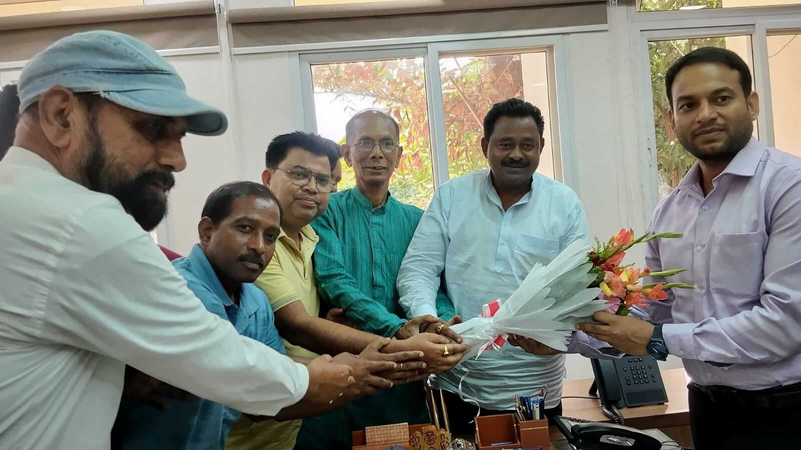 नये डीसी व डीडी से मिले झामुमो पदाधिकारी