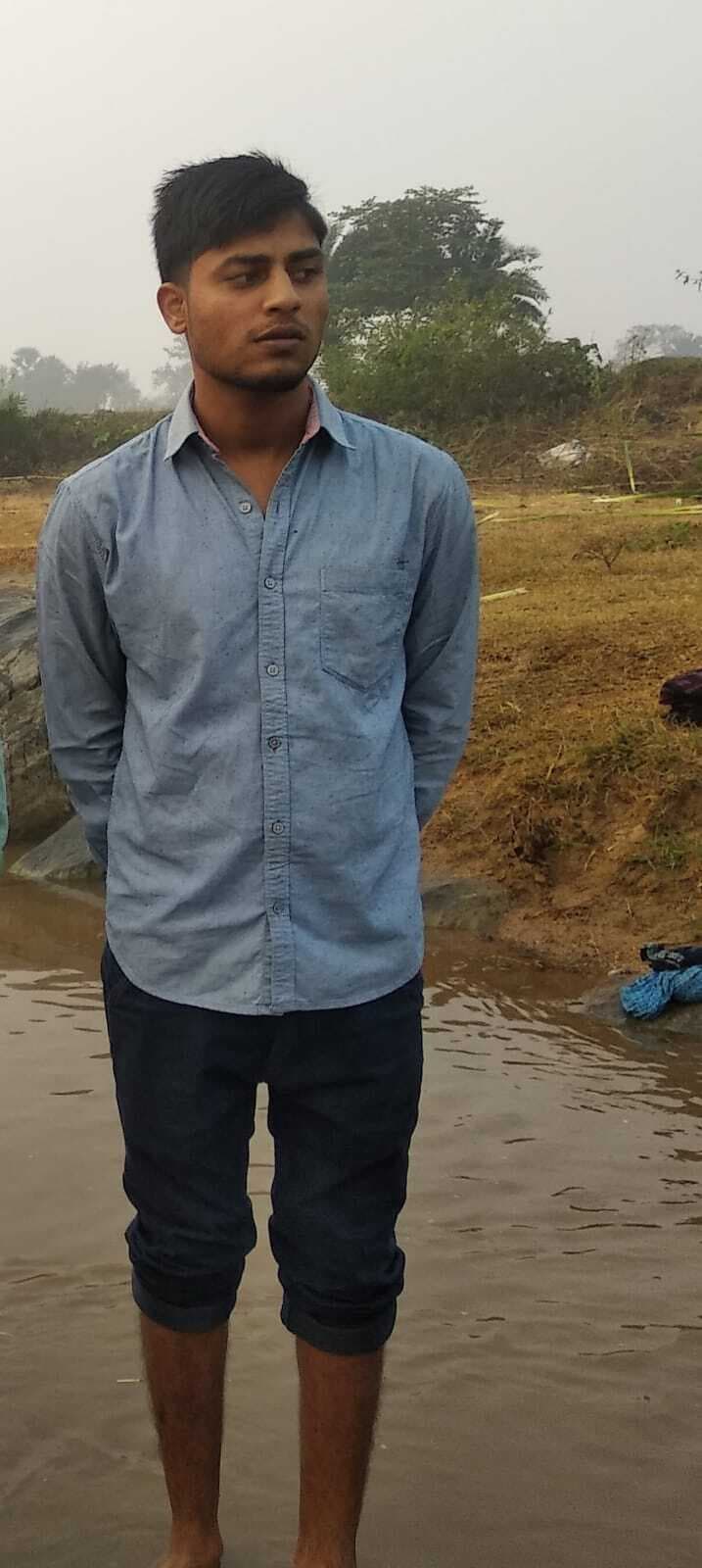 दुमका से आते वक्त सड़क हादसे में युवक की मौत