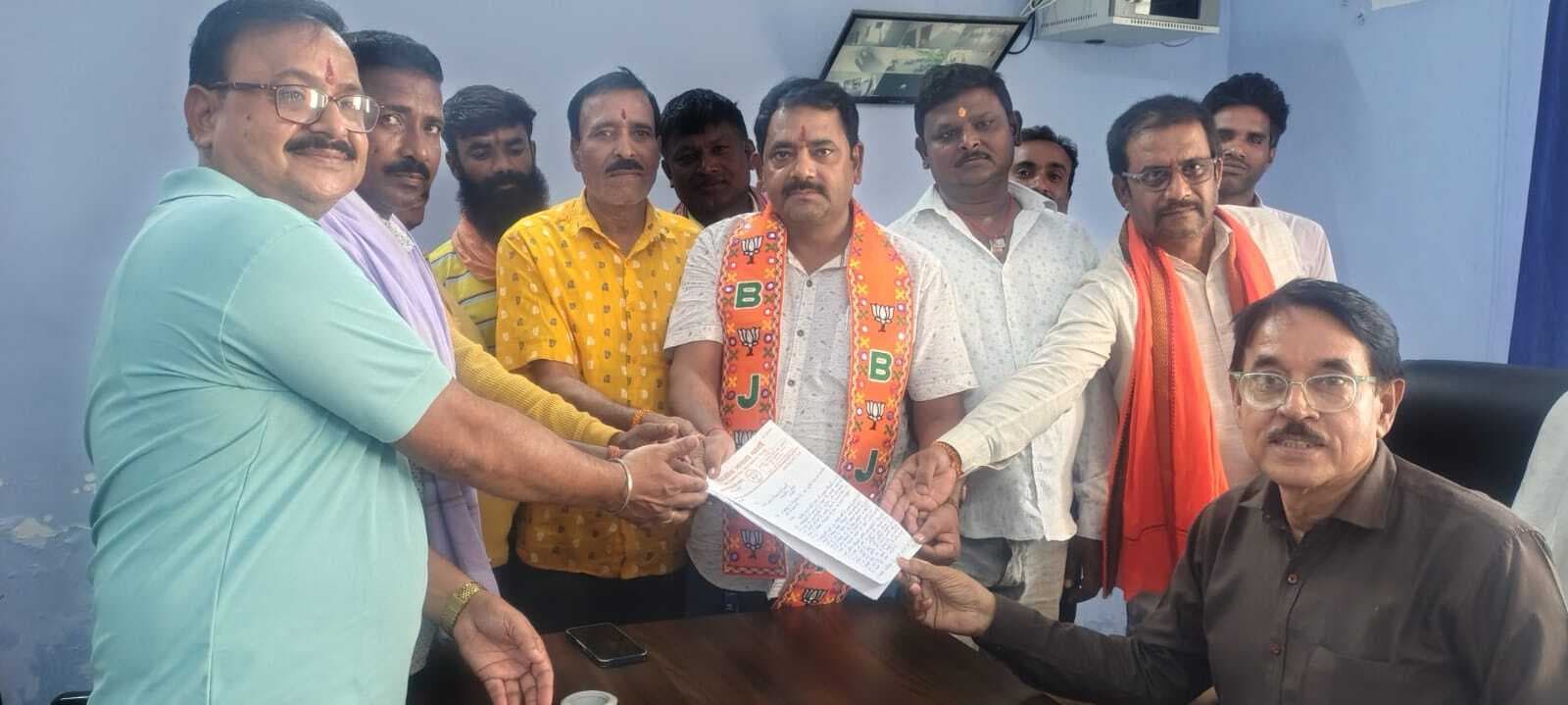 भाजपा ने सात सूत्री मांगों को लेकर बीडीओ को सौंपा ज्ञापन