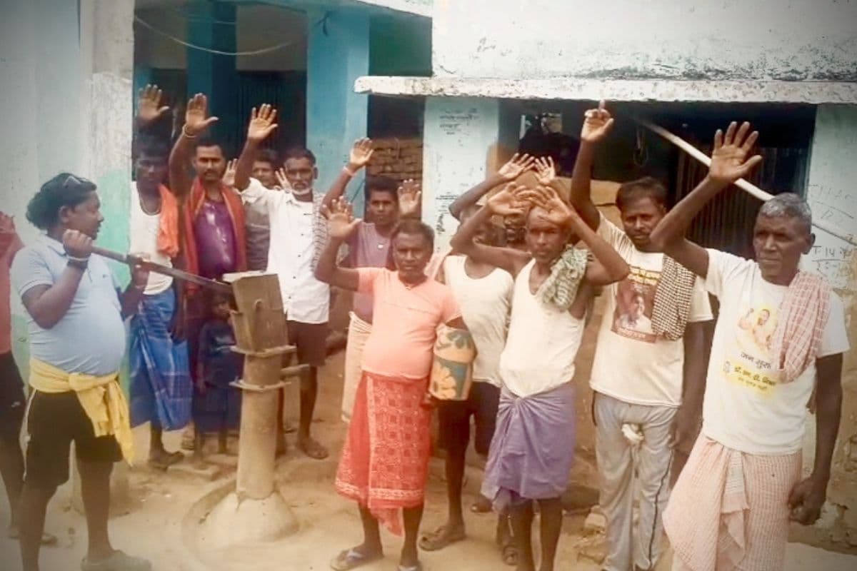 बूंद-बूंद पानी को तरस रहे सिमरिया महादलित टोला के लोग, भीषण गर्मी में बढ़ी परेशानी