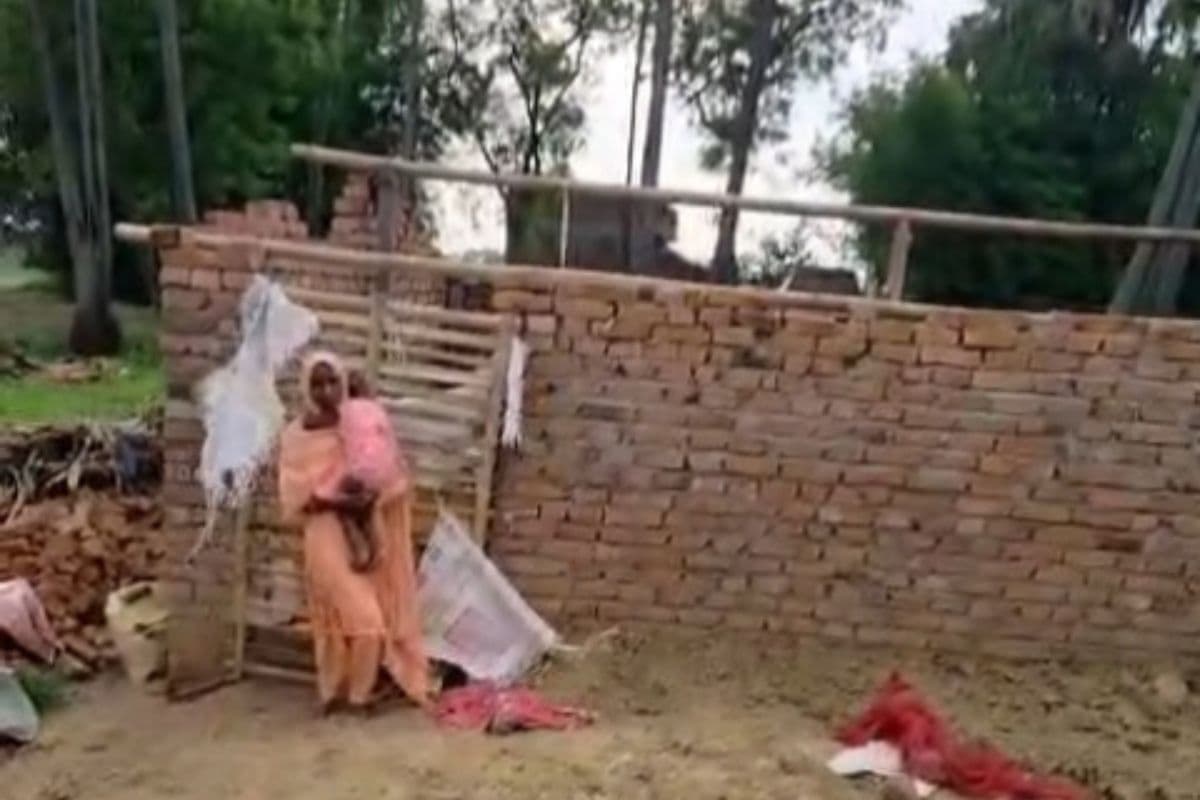 तेज आंधी-बारिश से धोरैया में तबाही, 21 घंटे से बिजली गुल
