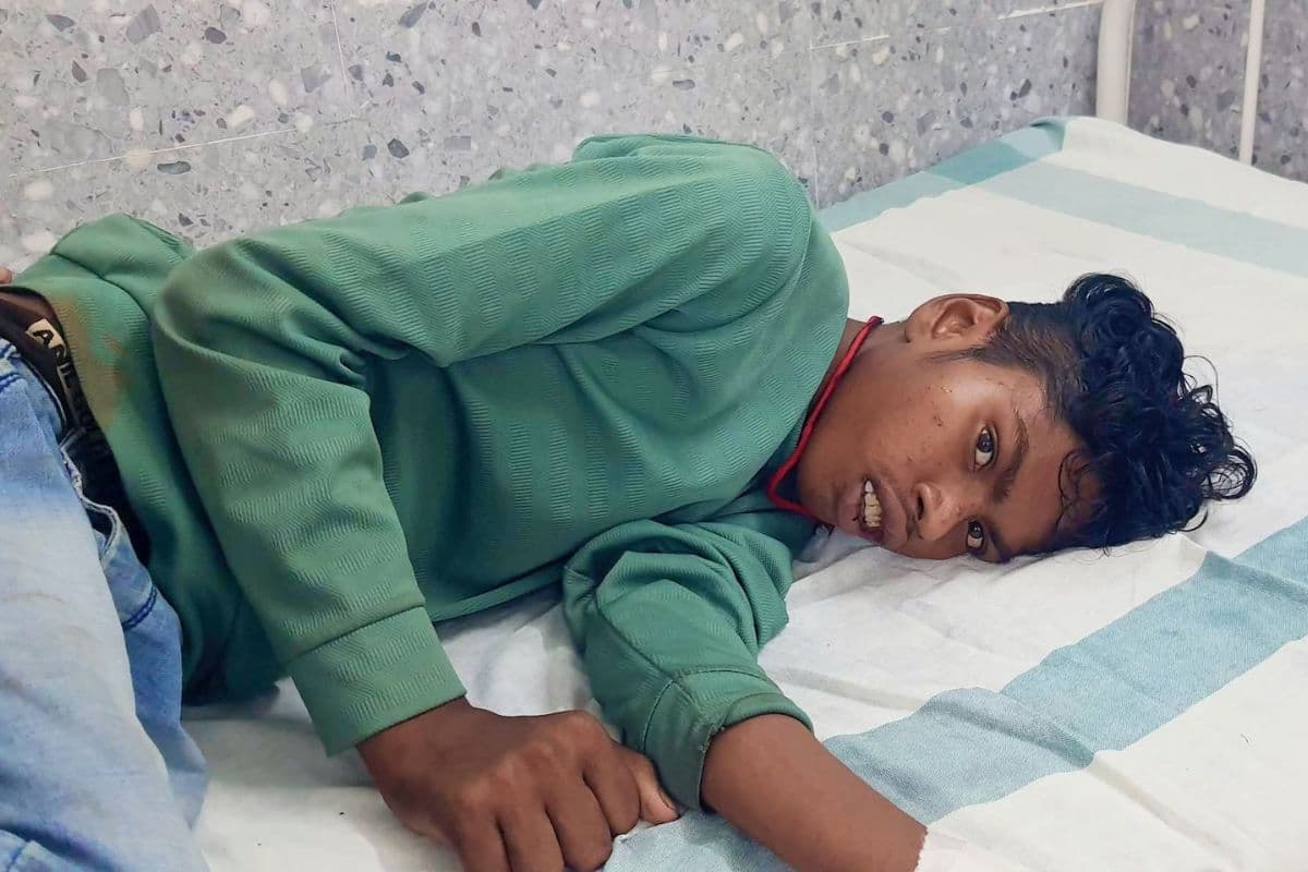 भीषण गर्मी की चपेट में आया युवक, गंभीर हालत में अस्पताल में भर्ती