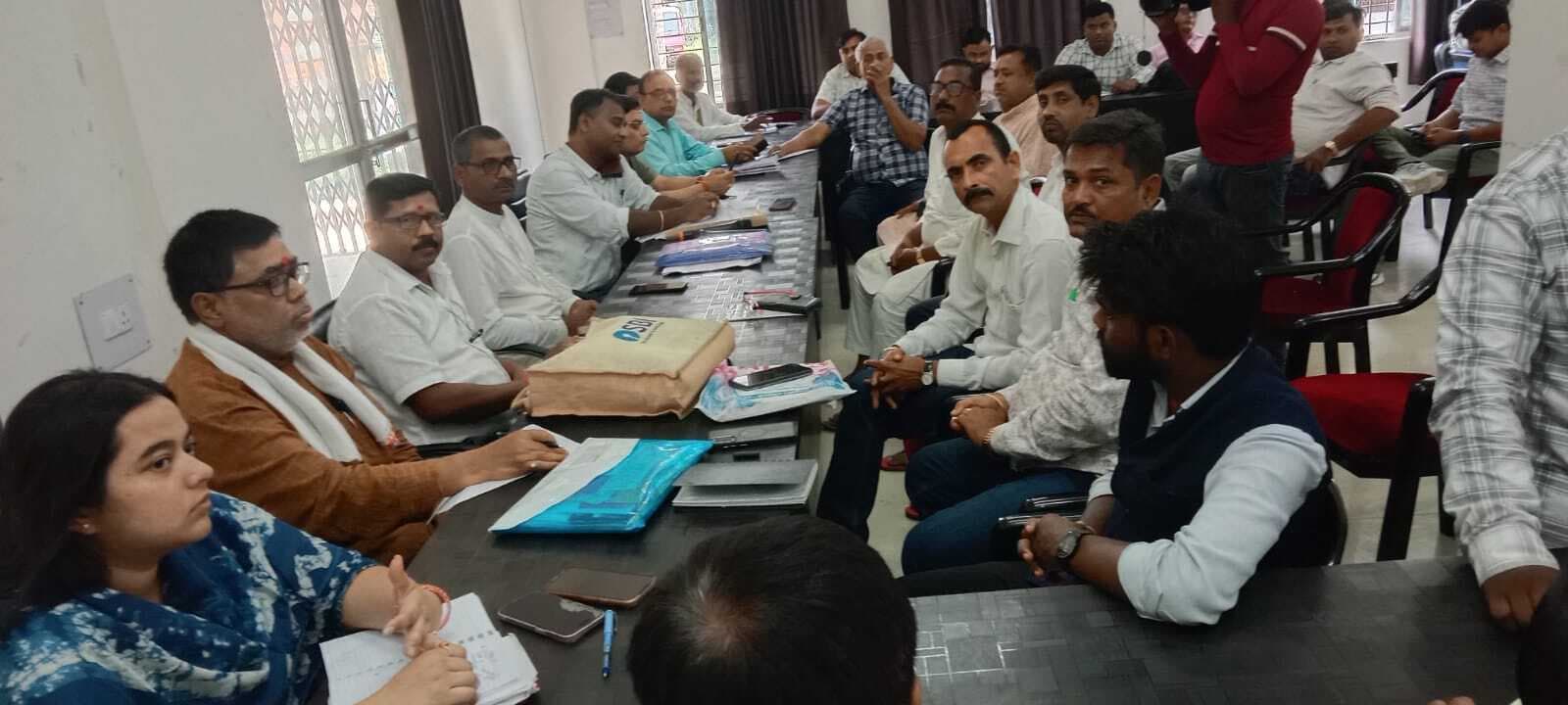 बीस सूत्री बैठक में शिक्षा, पेयजल, आवास व किसानों के भुगतान का मुद्दा उठा
