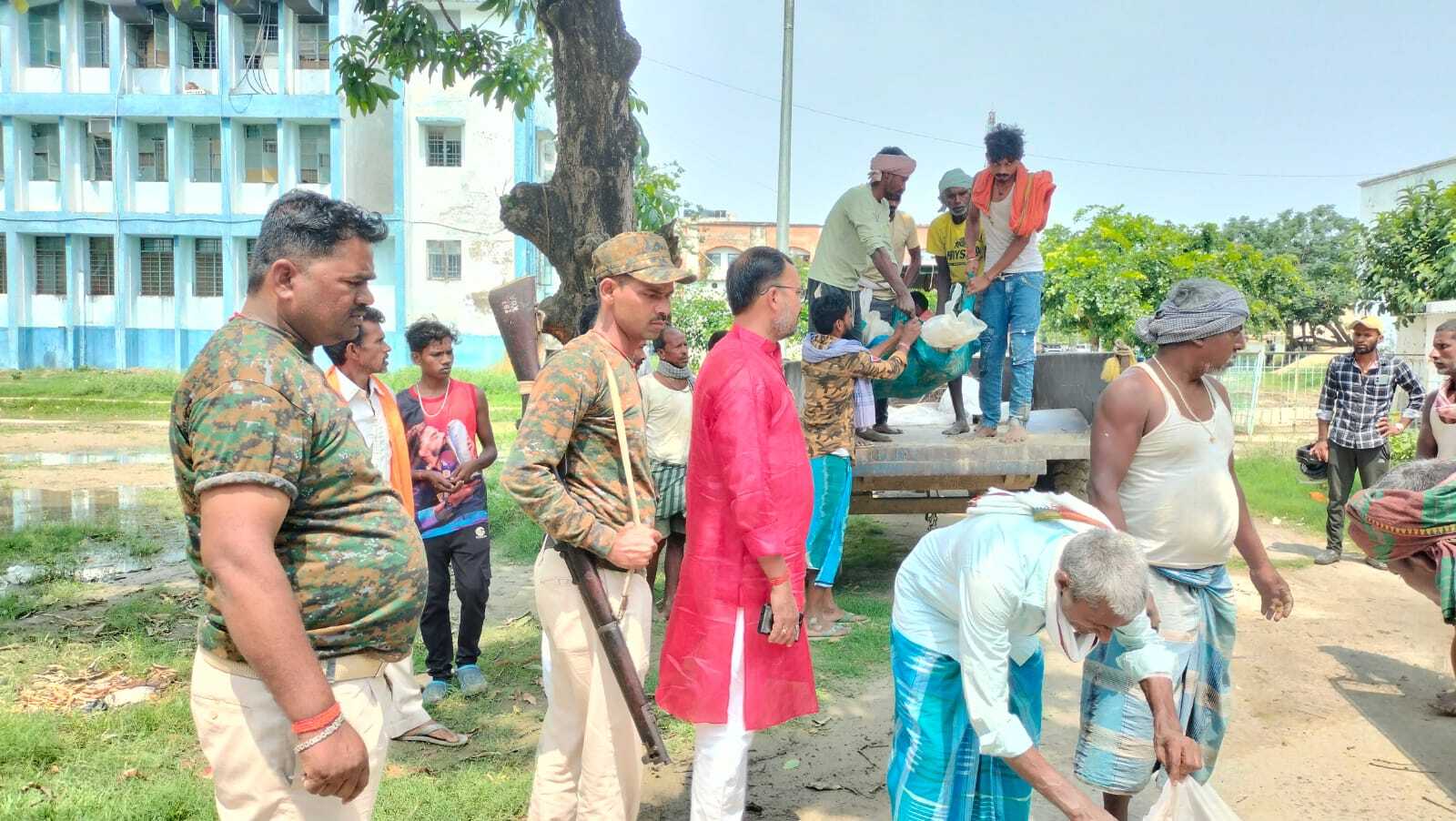 मथार दियारा में गंगा किनारे खेत की रखवाली कर रहे दो बुजुर्ग किसान की ठनका गिरने से हुई मौत