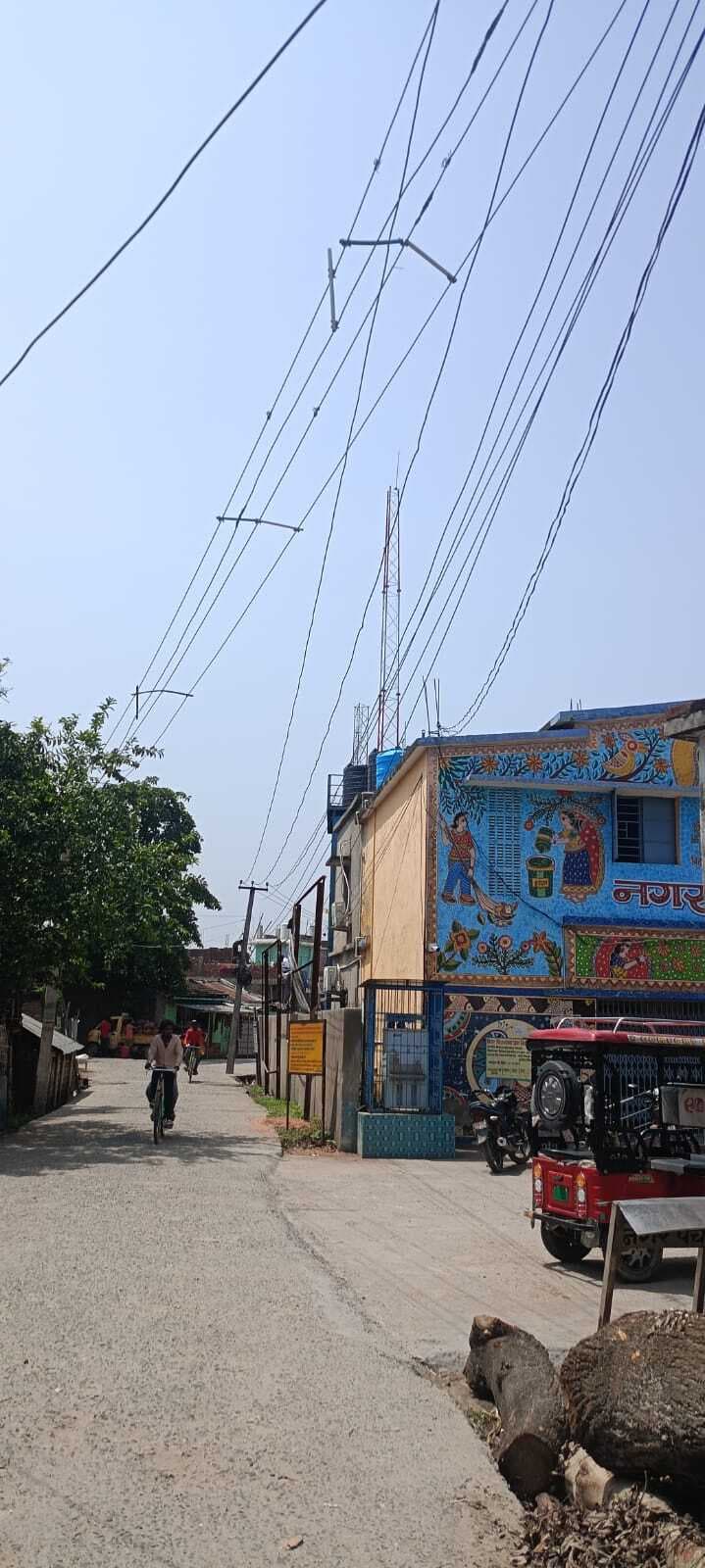 मुख्य पार्षद ने विद्युत पोल के तार को दुरूस्त करने का दिया निर्देश