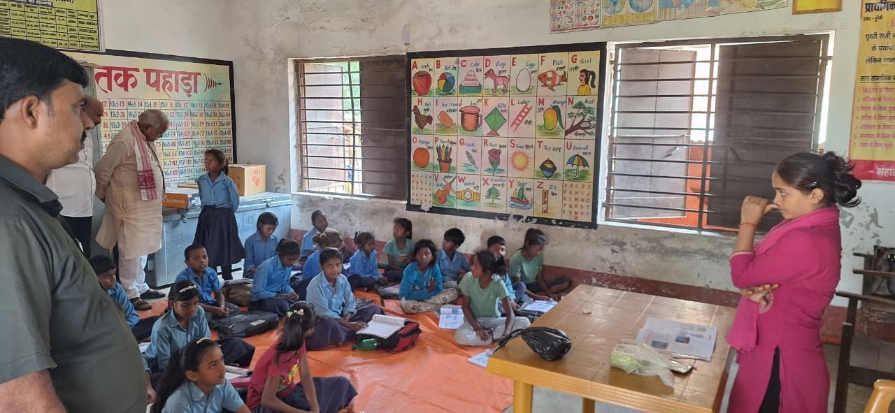 विद्यालय निरीक्षण के दौरान विधानसभा उपाध्यक्ष ने परखी शिक्षा व्यवस्था