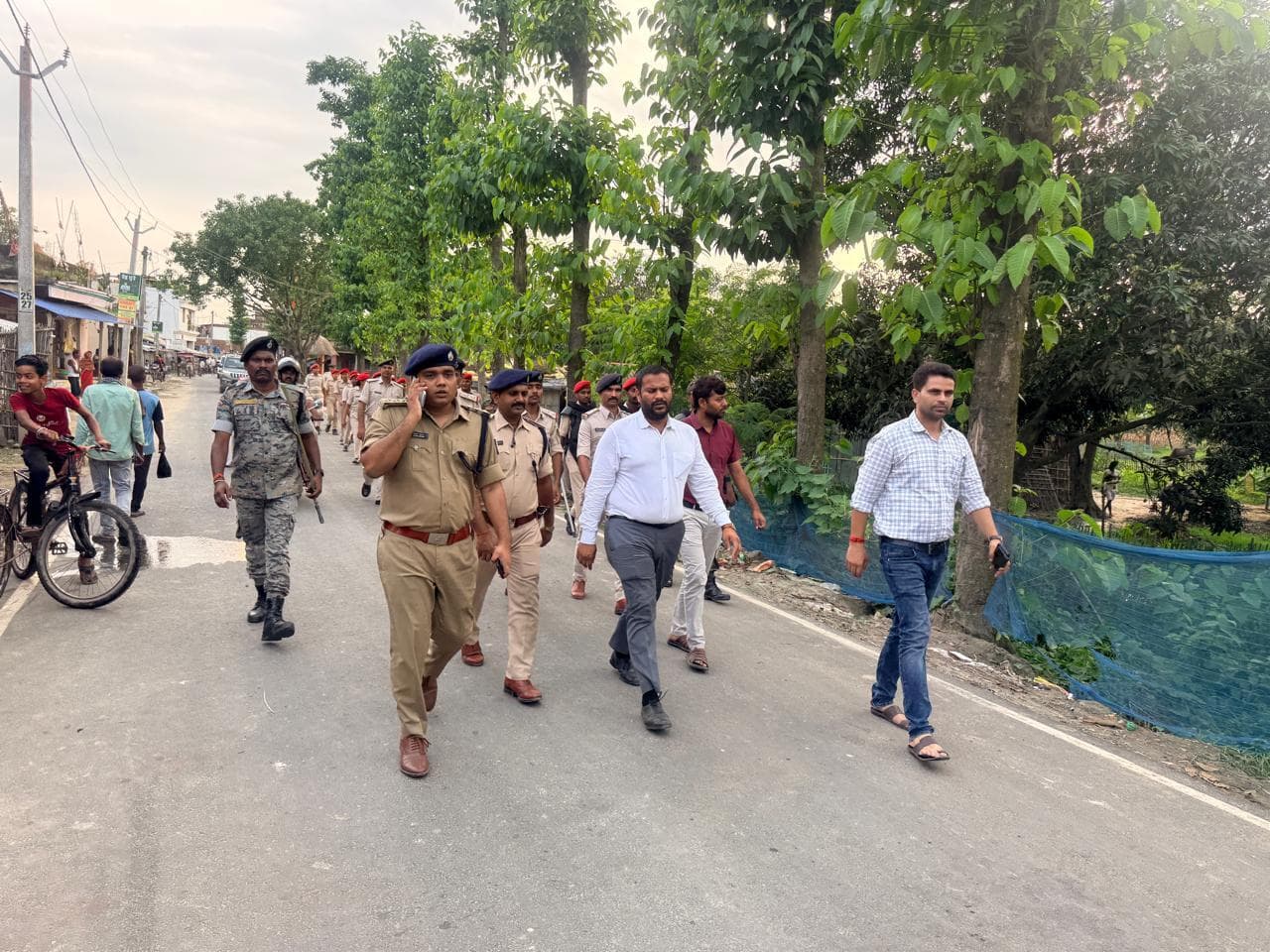बकरीद शांति पूर्ण संपन्न कराने को लेकर निकाला फ्लैग मार्च