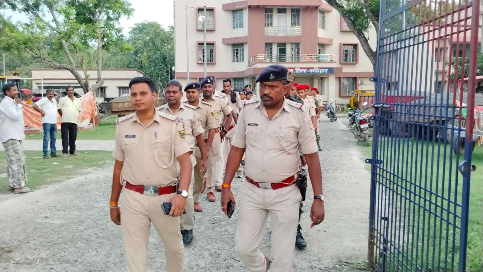 फ्लैग मार्च निकालकर शांतिपूर्ण माहौल में बकरीद मनाने की अपील