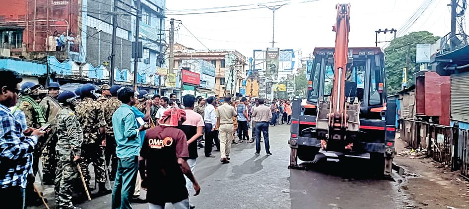 मेडिकल कॉलेज के पास अतिक्रमण हटाने पर विवाद, कांग्रेस-माकपा का प्रतिवाद