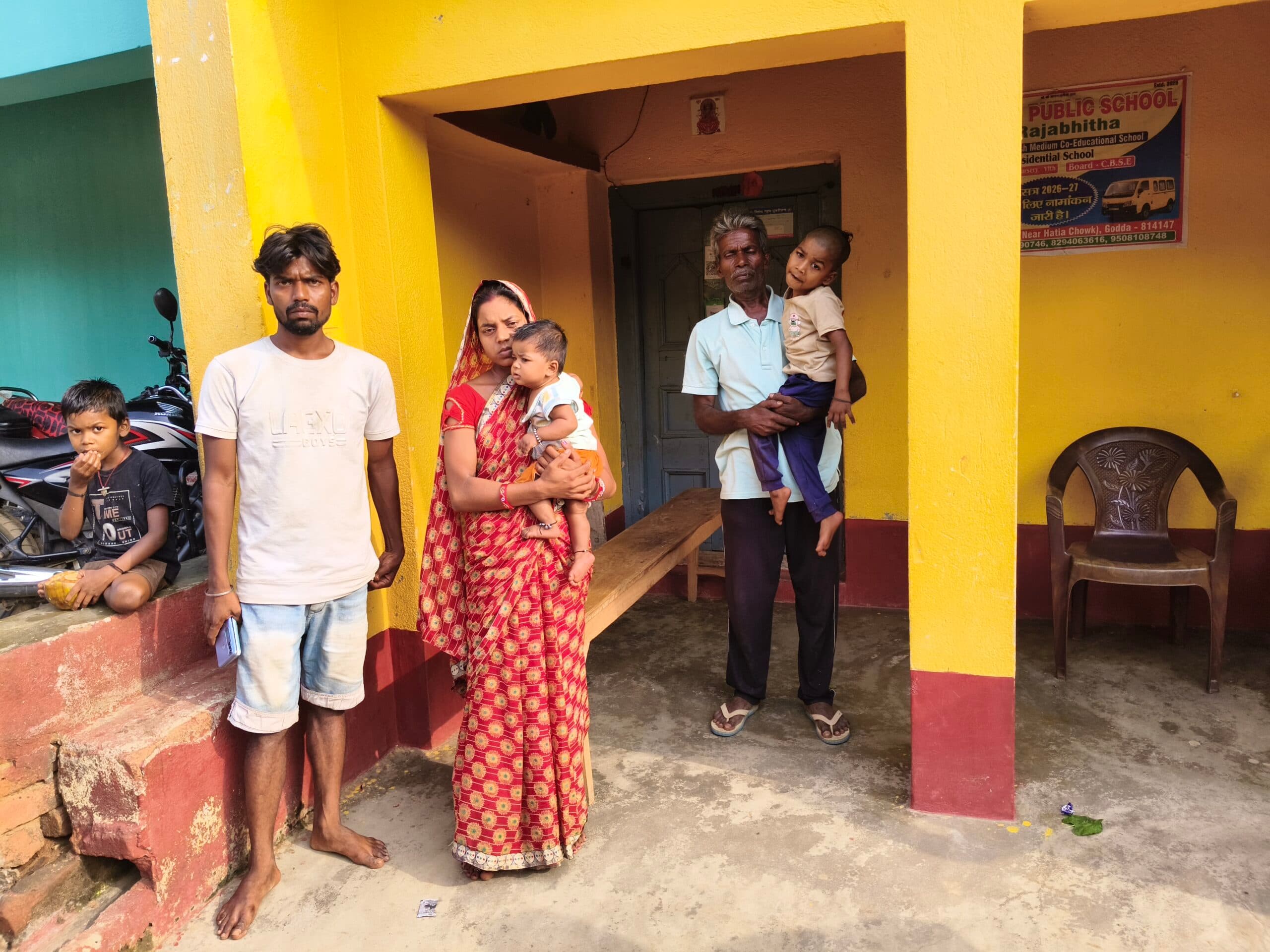 महाराष्ट्र में मजदूर का शव रेलवे ट्रैक के पास बरामद, परिजनों में मचा कोहराम