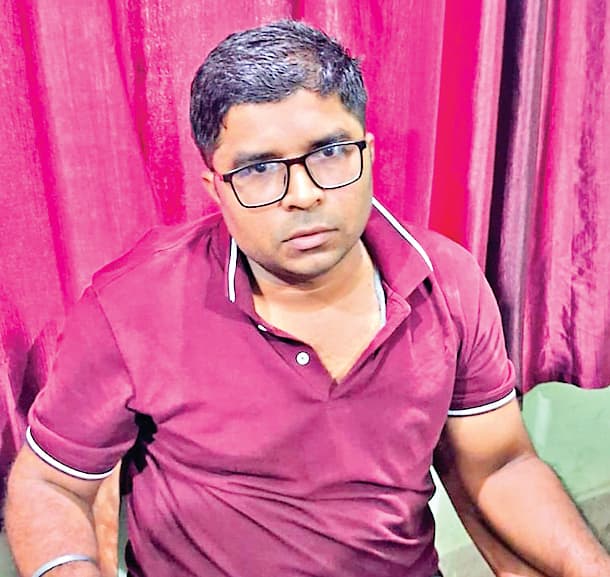 Sundargarh News: एनएचएम का जूनियर इंजीनियर और चंपुआ का एसीएसओ घूस लेते गिरफ्तार