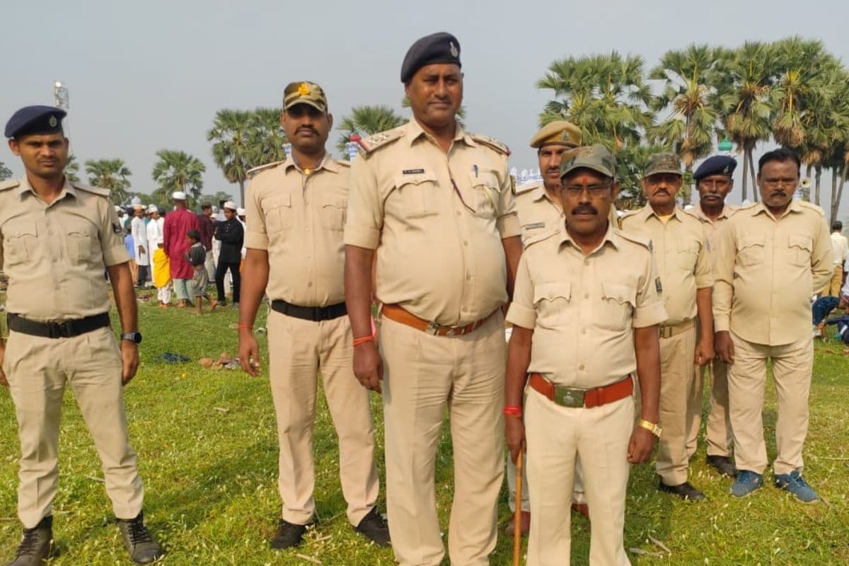 पंजवारा की जानुकित्ता नगरी ईदगाह में जुटी नमाजियों की भीड़, तैनात रहे सुरक्षा बल