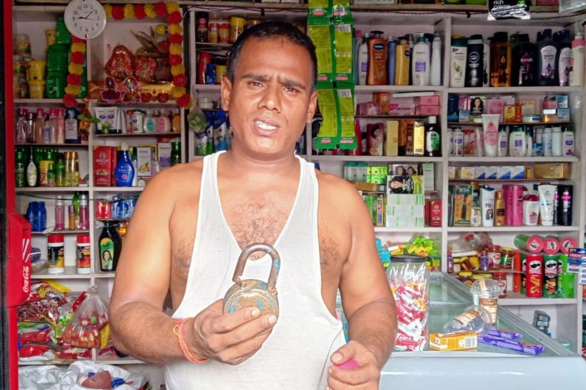 बांका के बाबूटोला में किराना दुकान में चोरी, नकदी व राशन सामग्री लेकर चोर फरार