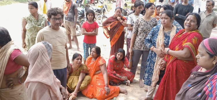 आरपीएफ जवान का शव महमदा गांव पहुंचे ही मचा कोहराम, परिजन व ग्रामीणों का फूटा गुस्सा