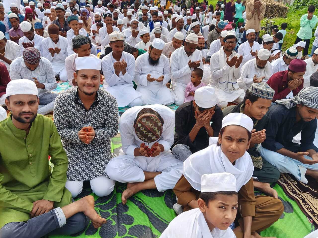 कोढ़ा में शांतिपूर्ण माहौल में अदा की गई ईद-उल-अजहा की नमाज