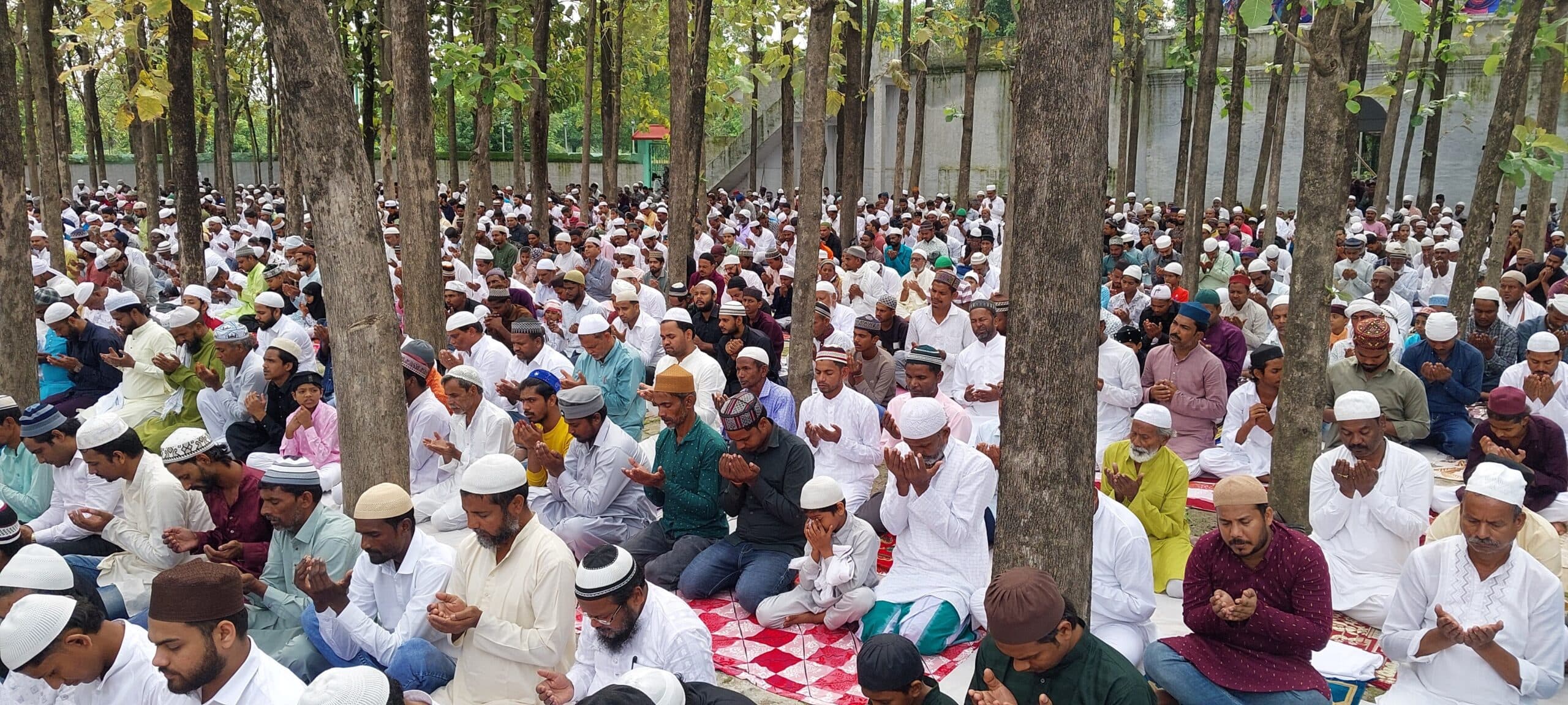 अकीदत के साथ पढ़ी गयी ललियाही बड़ी ईदगाह में बकरीद की नमाज