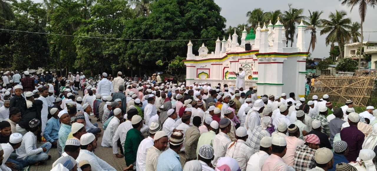 बकरीद को लेकर ईदगाहों व मस्जिदों में नमाज अदा करने उमड.ी भीड.