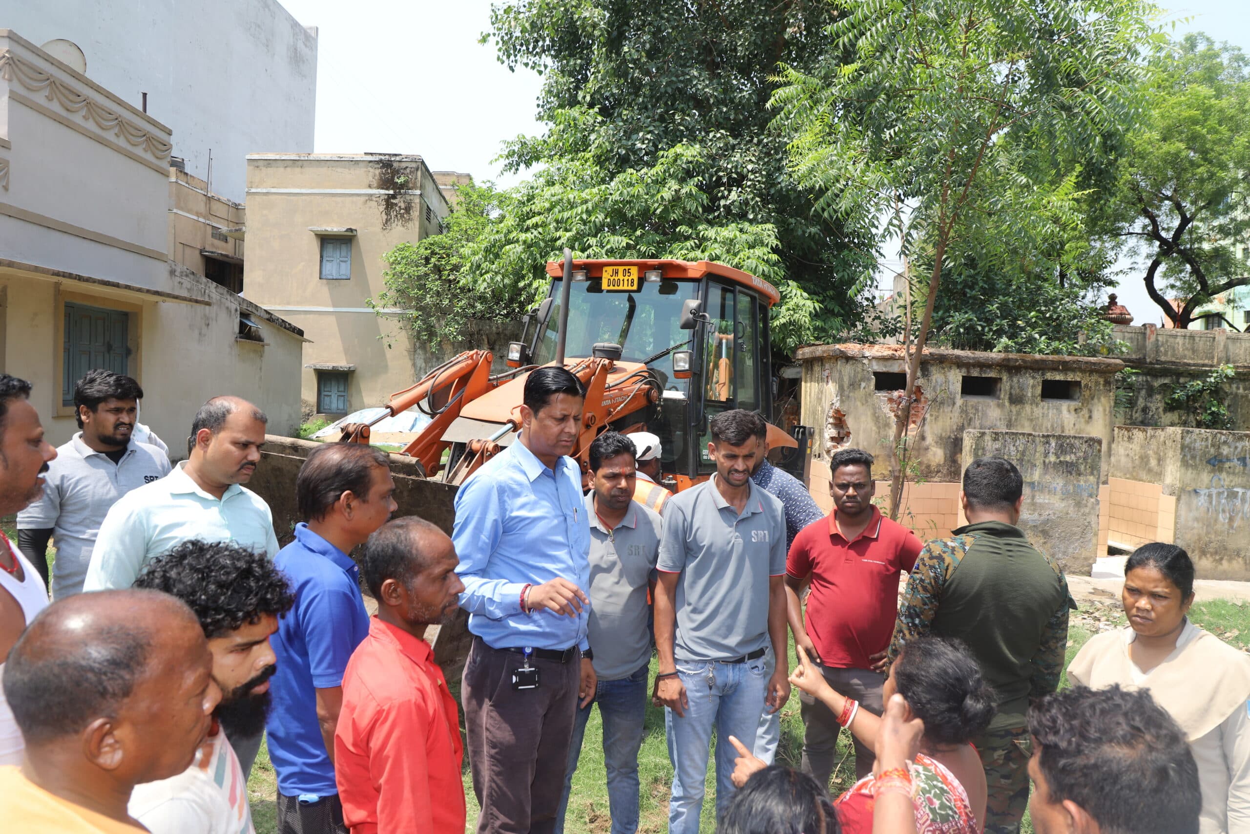 Jamshedpur News : सीतारामडेरा : सार्वजनिक शौचालय तोड़ने पहुंची टीम का विरोध, हंगामा