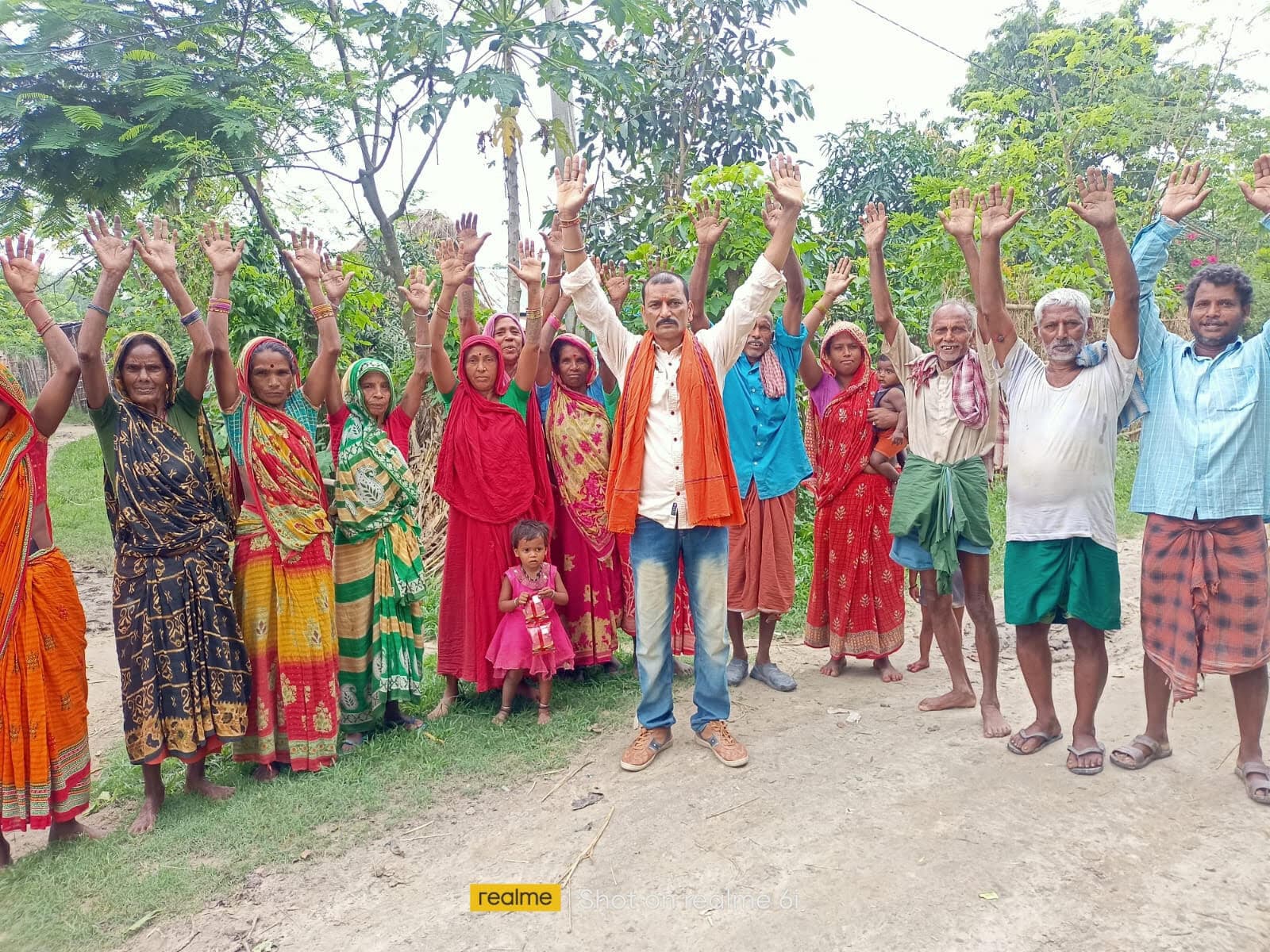 हाई वोल्टेज से परेशान ग्रामीणों का प्रदर्शन