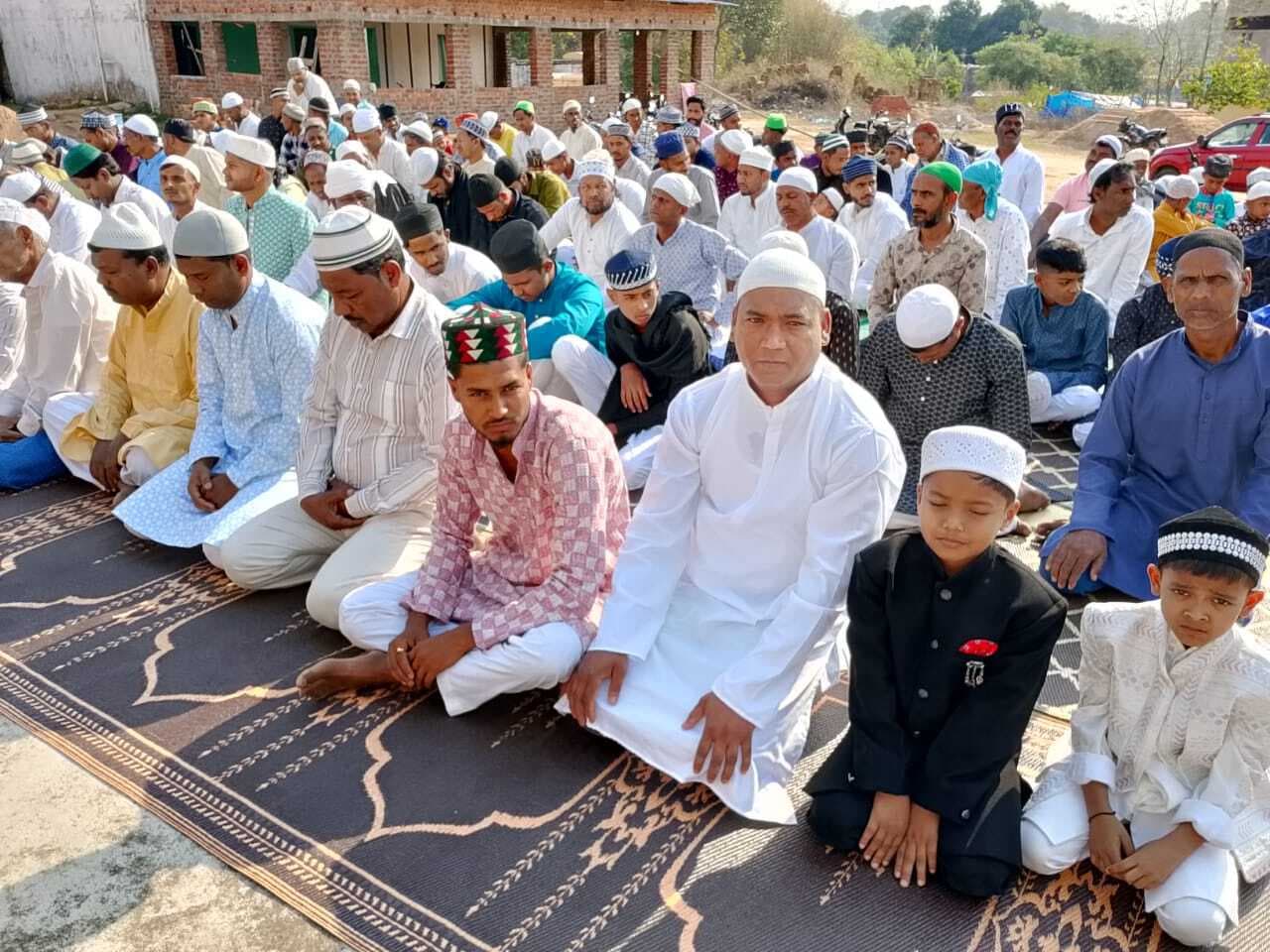 कर्रा : सौहार्द्रपूर्ण माहौल में मनायी गयी ईद अल अजहा