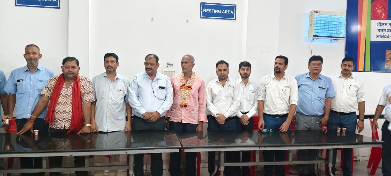 Jamshedpur News : टाटा मोटर्स से अखिलेश सिंह सेवानिवृत्त, प्रबंधन-यूनियन ने दी विदाई