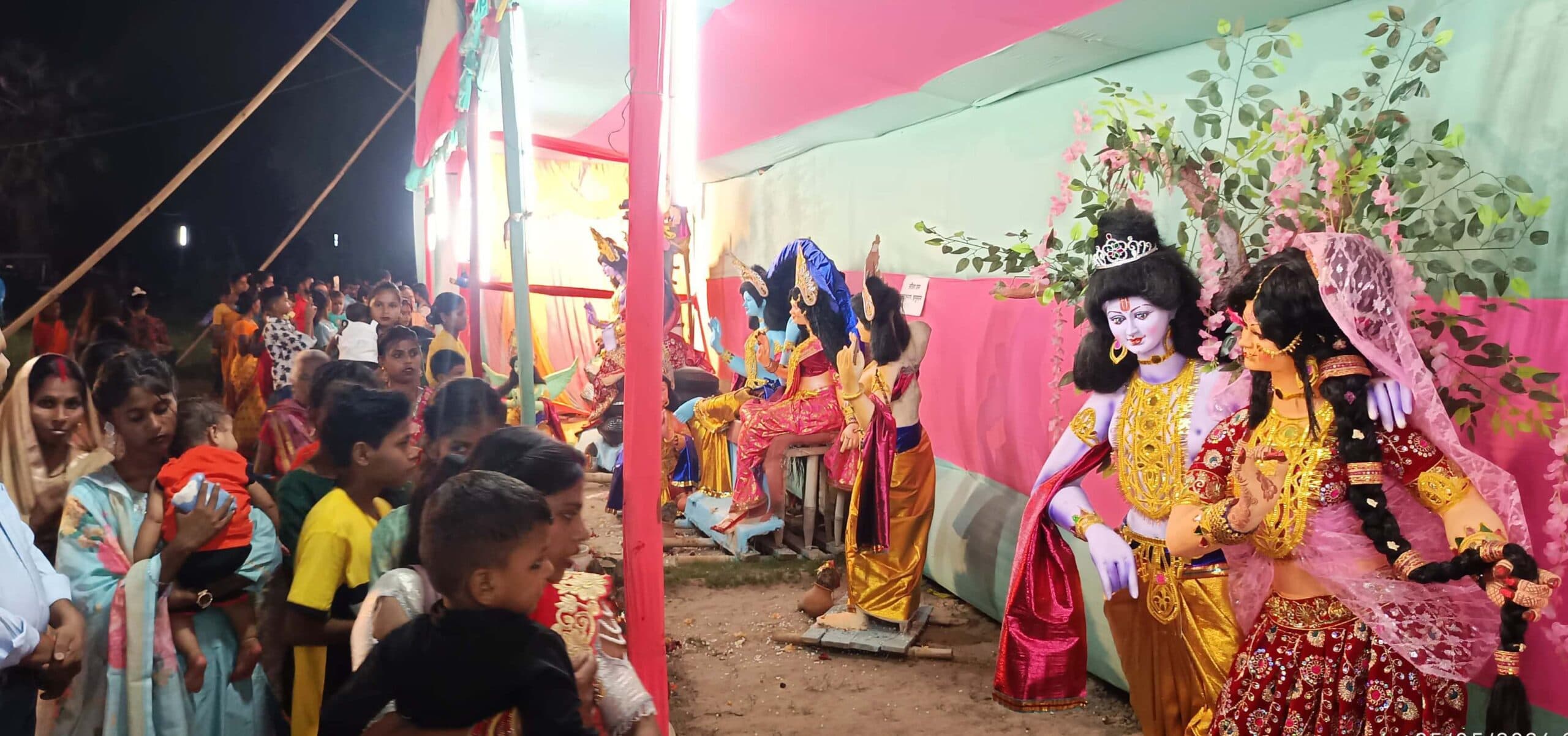 महायज्ञ में बह रही आस्था की बयार, प्रवचन व मनोरम झांकी से भावविभोर हो रहे श्रद्धालु