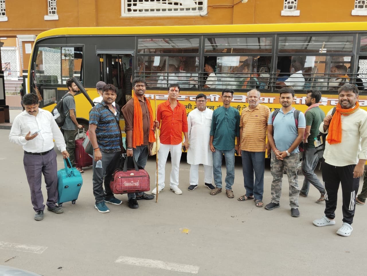स्वयंसेवकों के व्यक्तित्व करने का प्रशिक्षण लेने  पहुंचे शिक्षार्थी