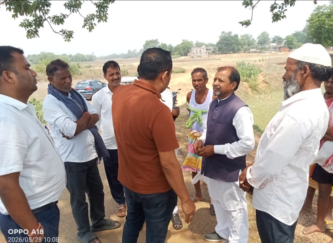 Giridih News :अधिकारियों ने लिया पुल का जायजा, जल्द ही सड़क बनने की जगी उम्मीद
