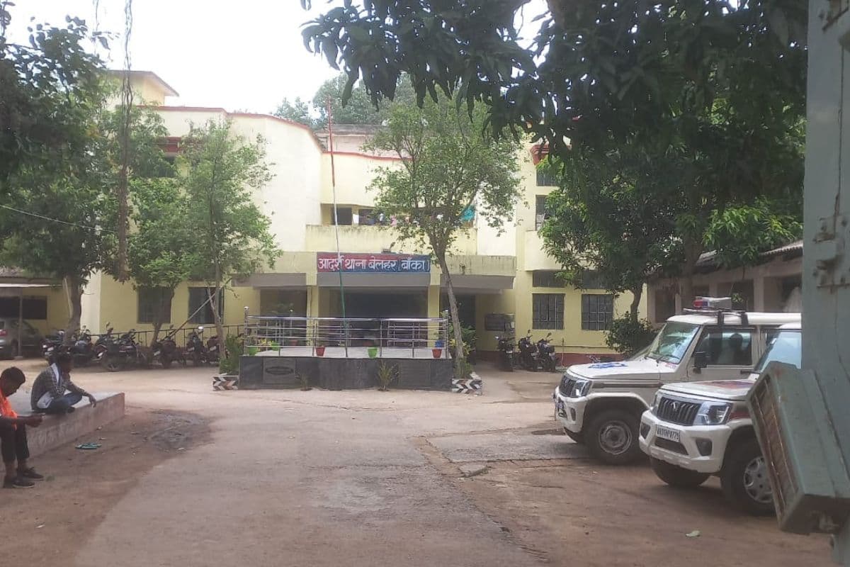 बेलहर पुलिस ने लंबे समय से फरार दो वारंटियों को किया गिरफ्तार