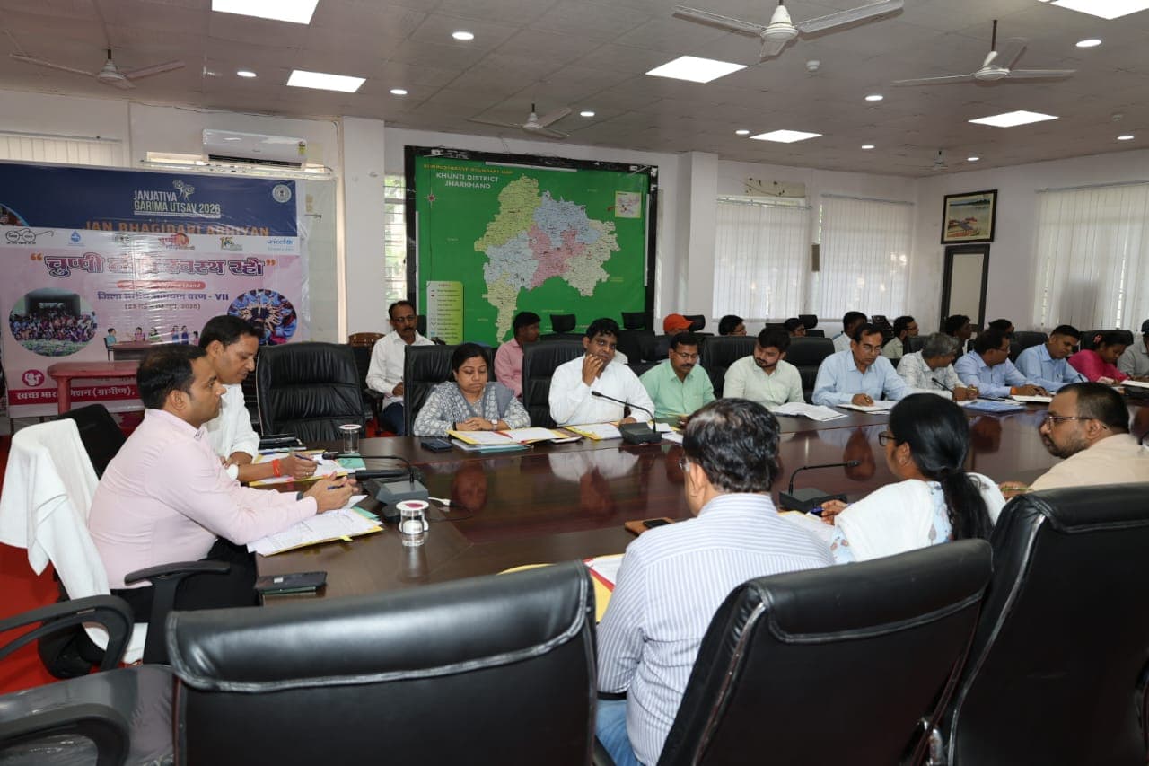 उपायुक्त ने शिक्षा विभाग की समीक्षा की