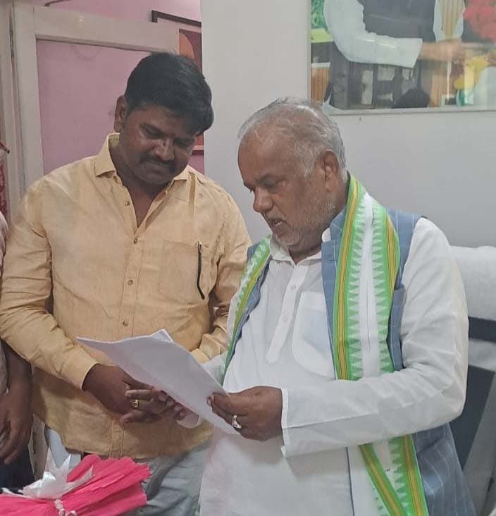 ग्रामीण विकास मंत्री से मिले मुखिया अंगद मंडल,  विकास के मुद्दों पर हुई चर्चा