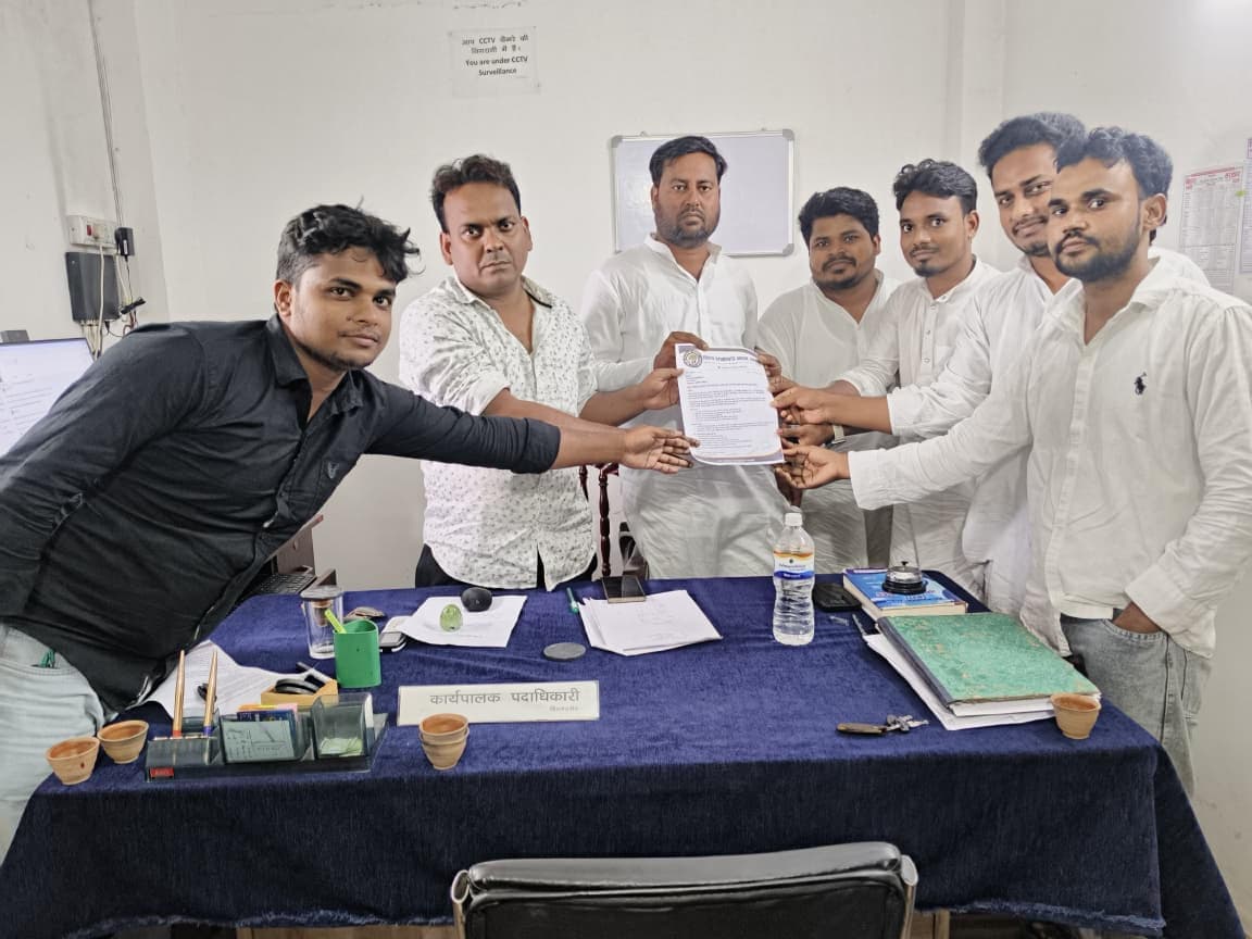 जाम की समस्या को लेकर नप को सौंपा ज्ञापन