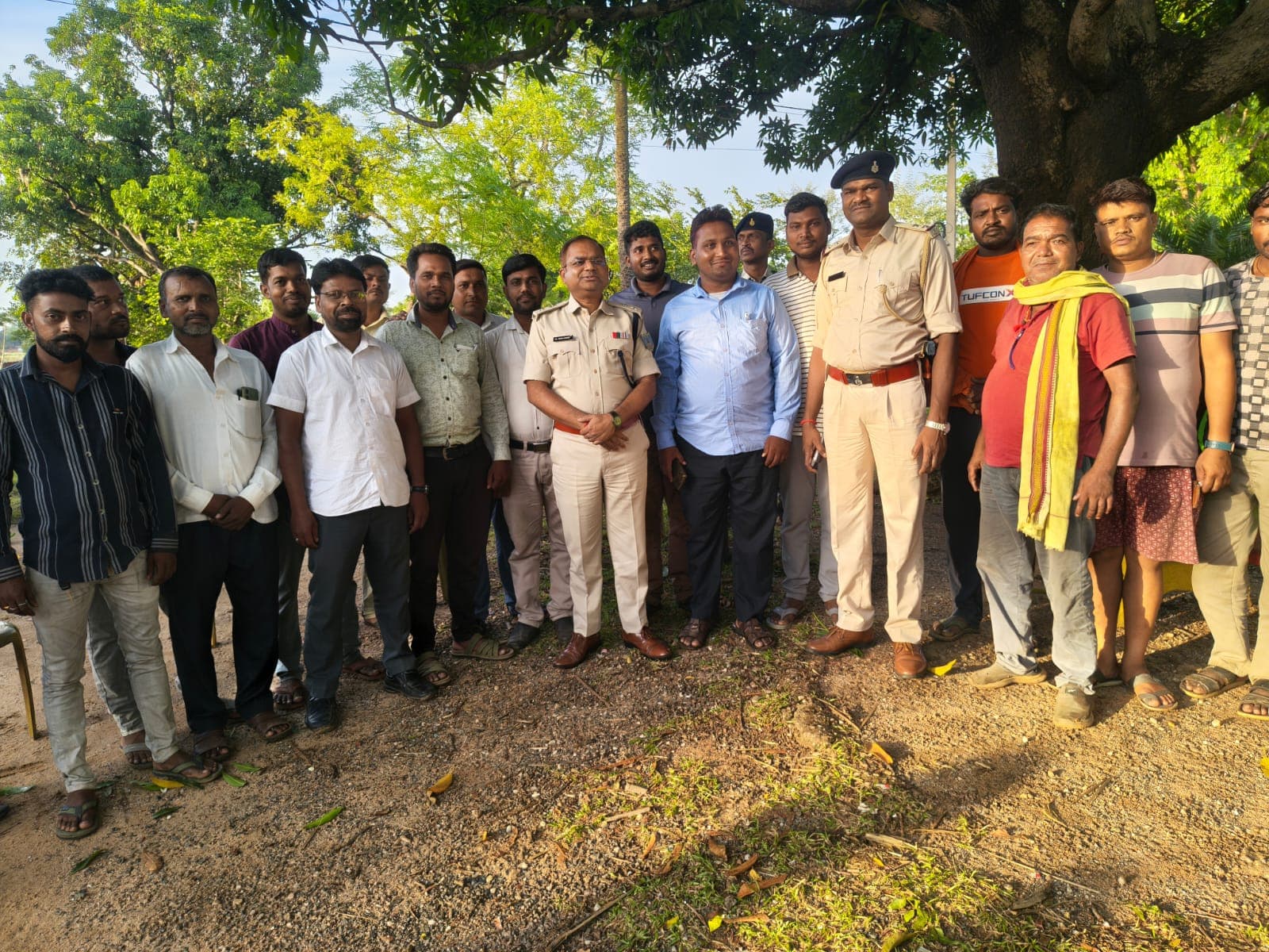 Giridih News :एसपी ने ताराटांड़ थाना क्षेत्र के गांवों का किया दौरा