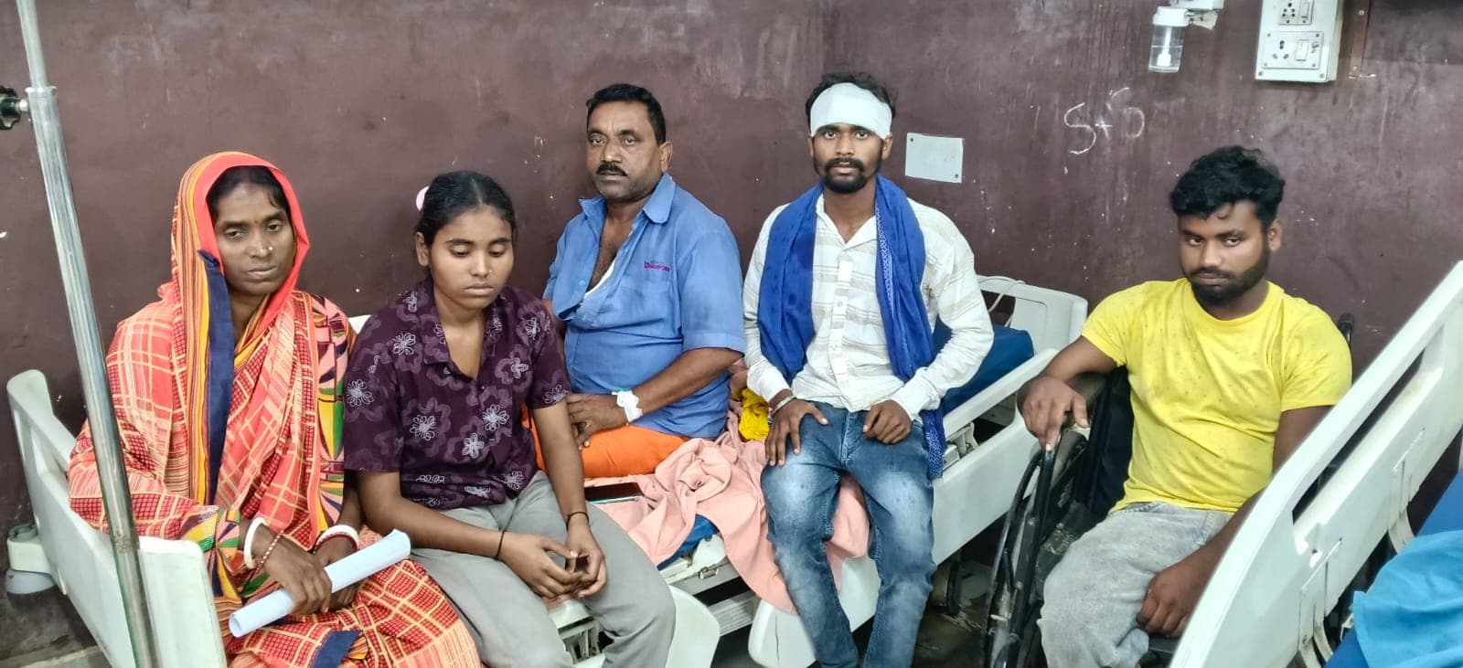 रास्ता विवाद में दो पक्षों के बीच हिंसक झड़प, गर्भवती महिला समेत एक दर्जन घायल