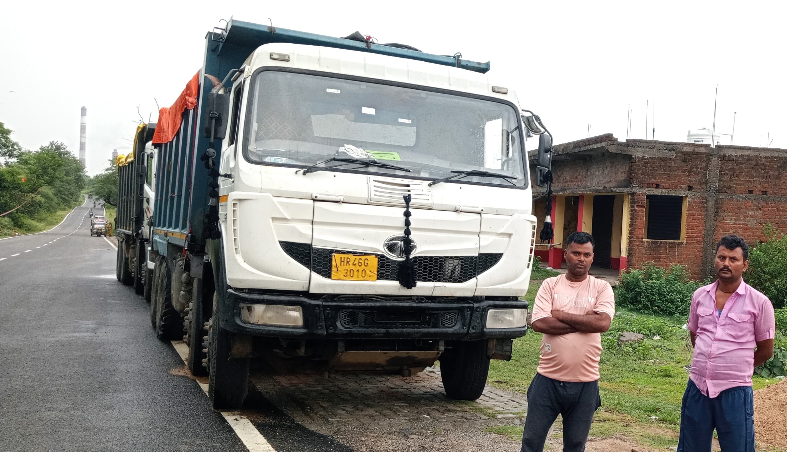 Bokaro News : डीवीसी के छाई लदे हाइवा को घंटे रोका, चालान भी छीना