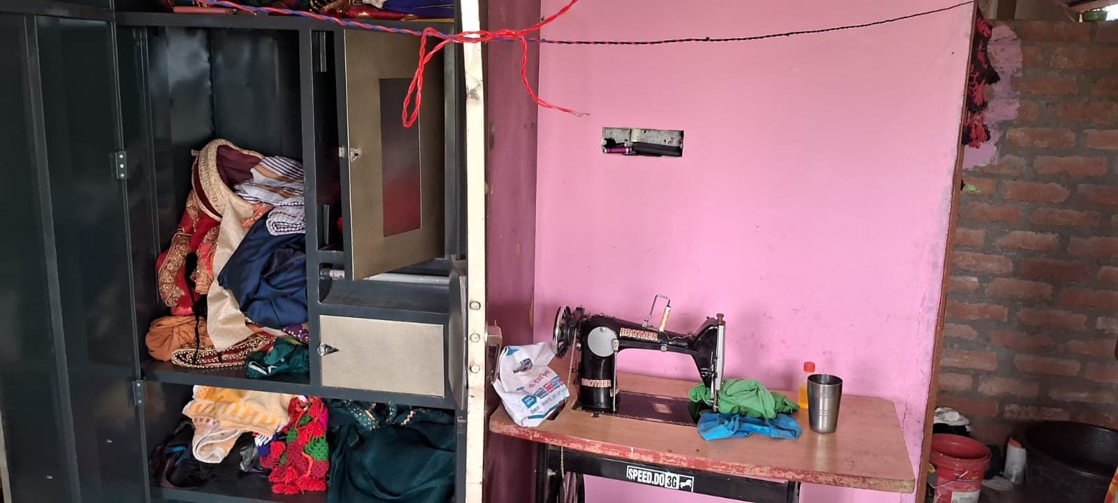 Banka, रात के अंधेरे में सूना घर बना चोरों का निशाना, नकदी-जेवर समेत लाखों की संपत्ति पर हाथ साफ.