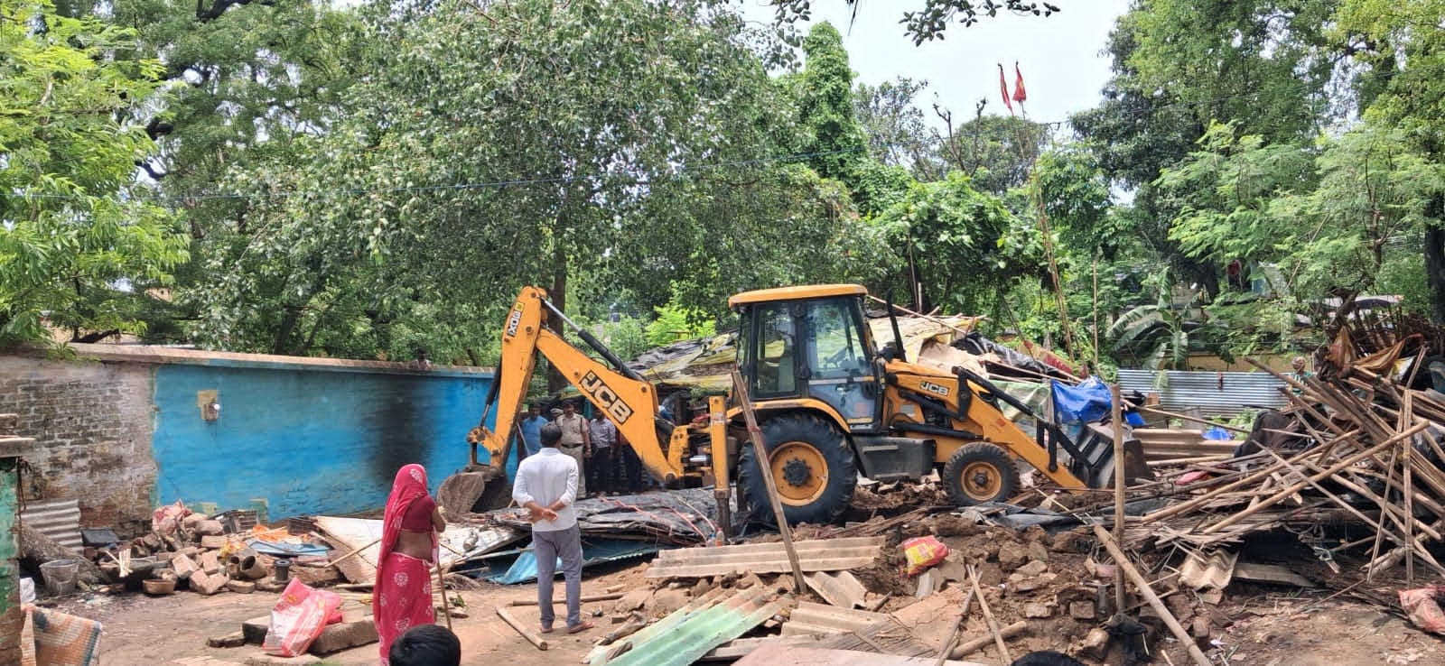 अभियान चलाकर नॉर्थ कॉलोनी साहिबगंज से हटाया अतिक्रमण