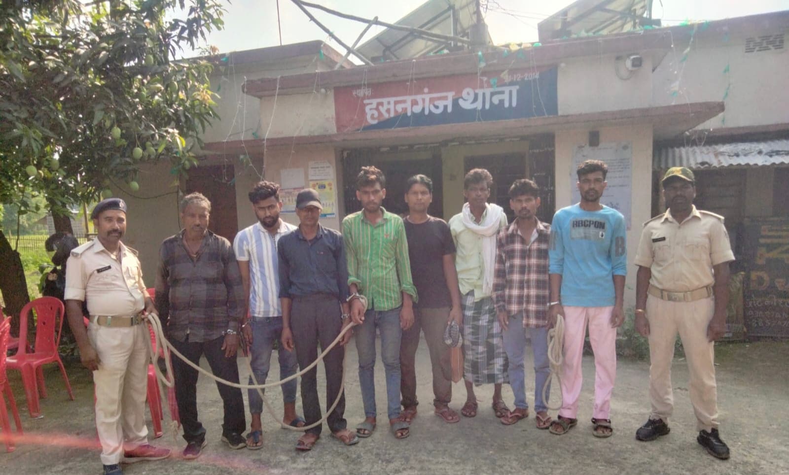 शराबबंदी अभियान के तहत पुलिस की बड़ी कार्रवाई, आठ शराबी गिरफ्तार