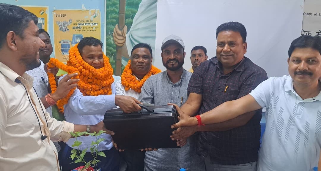 पदोन्नति के साथ हरि उरांव बने चैनपुर एसडीओ, ऋषिराज को प्रखंड की कमान