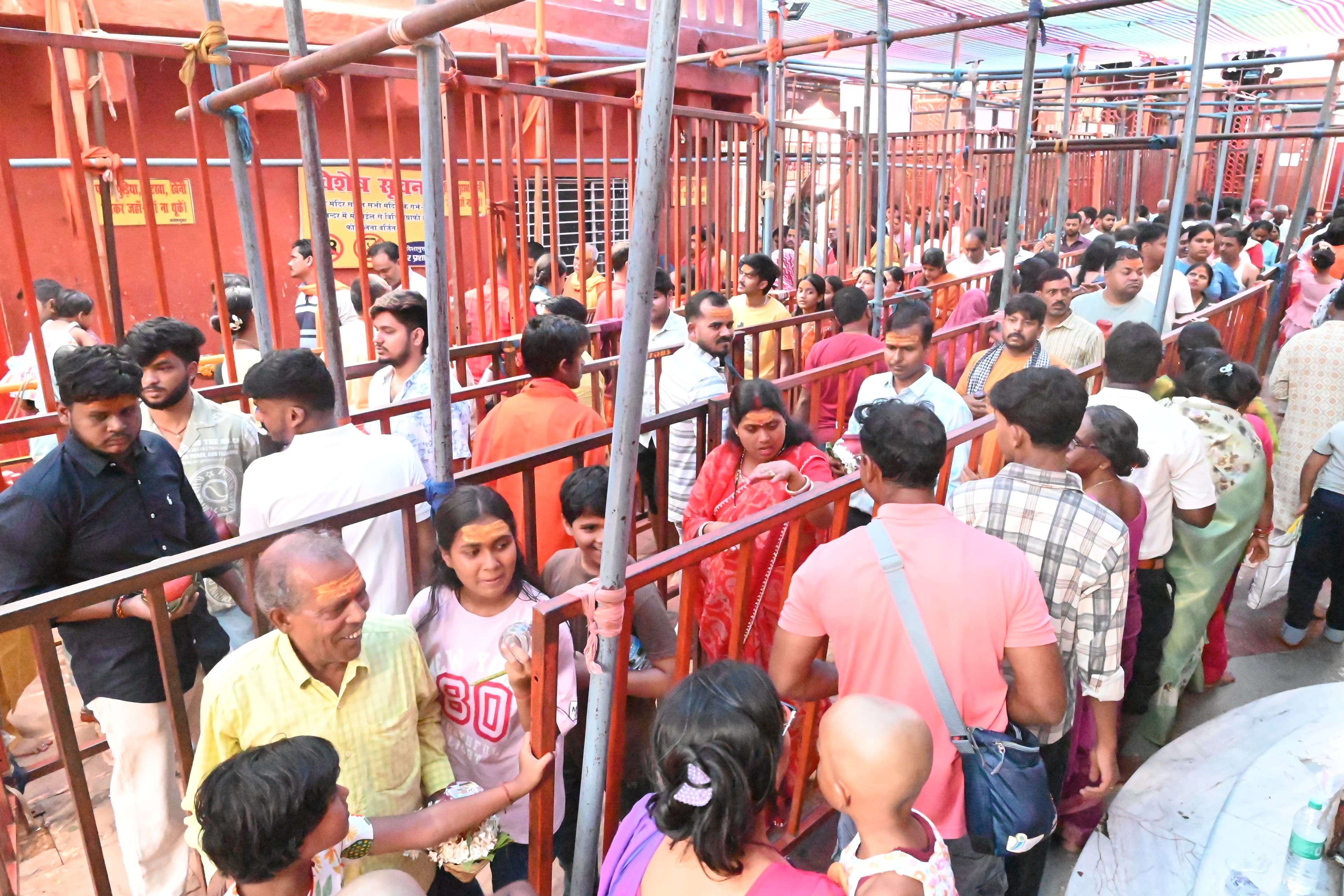 ज्येष्ठ पूर्णिमा पर बाबा मंदिर में उमड़ी भीड़, 40 हजार से अधिक श्रद्धालुओं ने किया जलार्पण