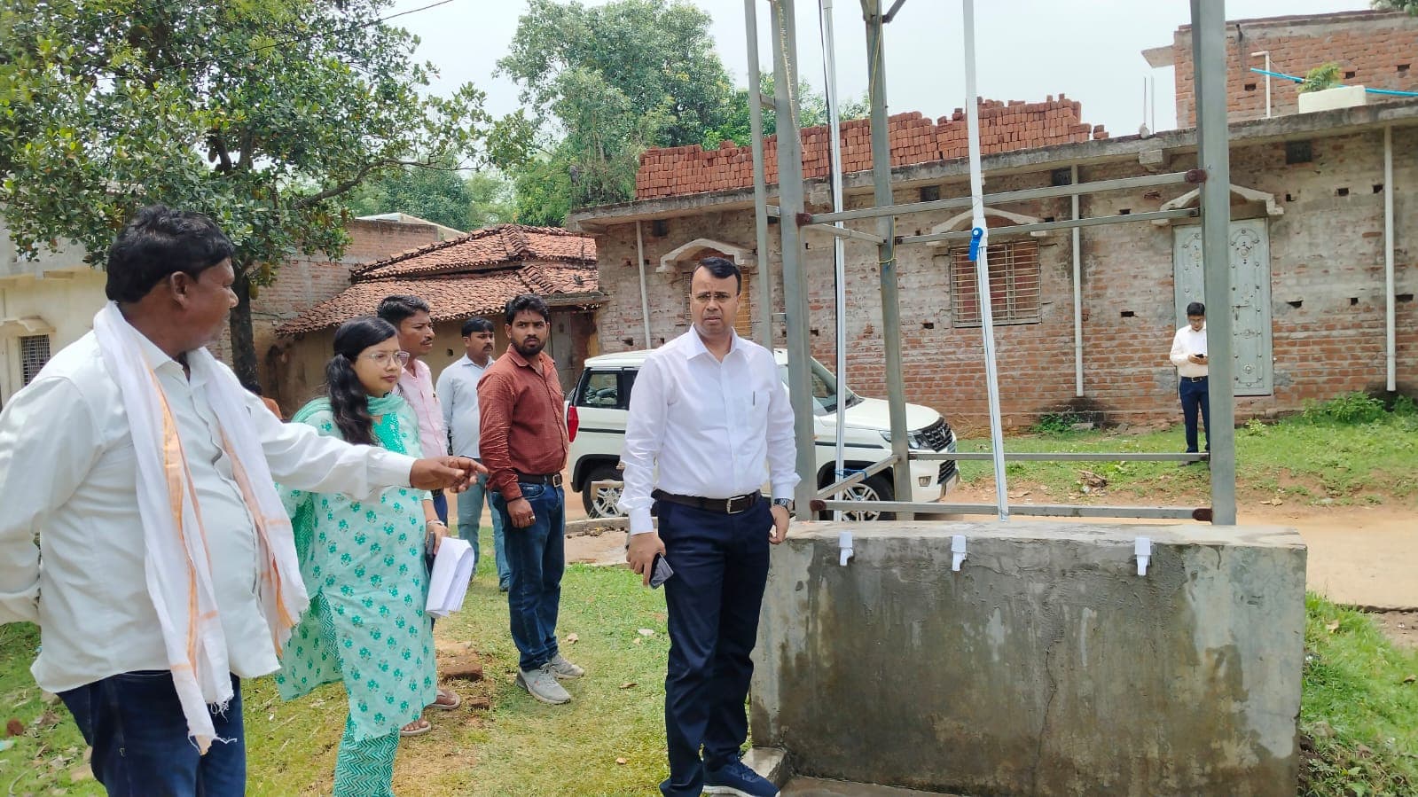 जलमीनार में स्विच नहीं मिलने पर निदेशक ने नाराजगी जतायी