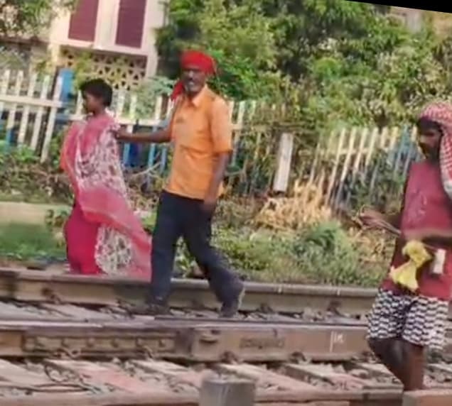 आत्महत्या करने निकली युवती की गैंगमैन ने बचायी जान