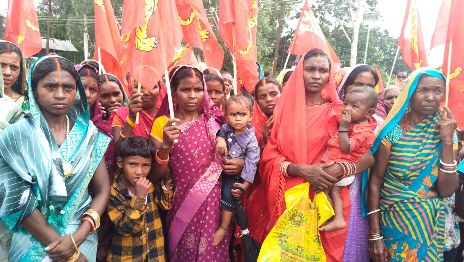 Giridih News  :फॉब्ला का जलापूर्ति की मांग को ले डीसी ऑफिस के पास धरना-प्रदर्शन