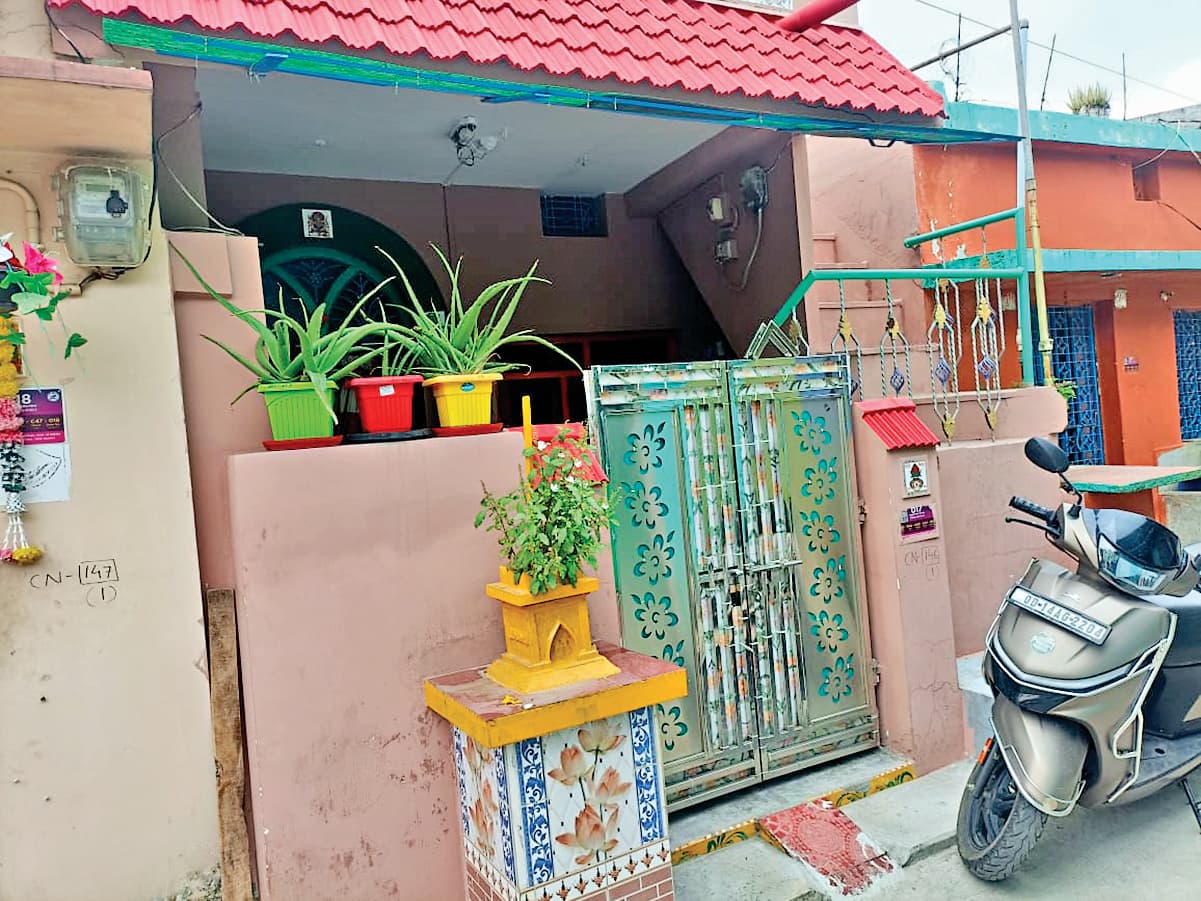 Rourkela News: अस्पताल में भर्ती थीं बंडामुंडा की महिला रेल कर्मचारी, घर से 60 हजार नकद, 300 ग्राम सोना-चांदी के गहने चोरी