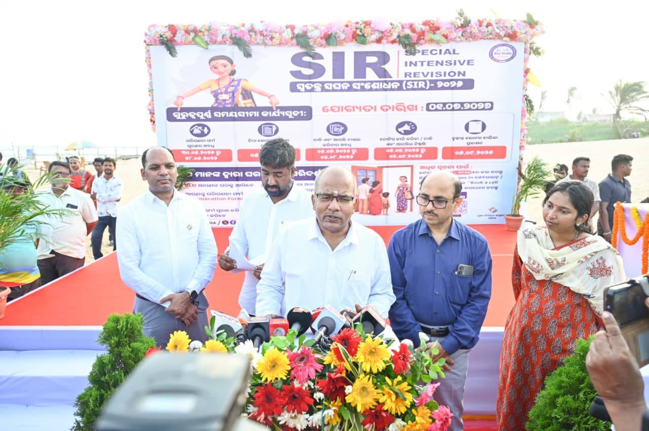 Bhubaneswar News: ओडशा में 45 हजार से अधिक बीएलओ ने घर-घर जाकर एसआइआर सर्वे शुरू किया
