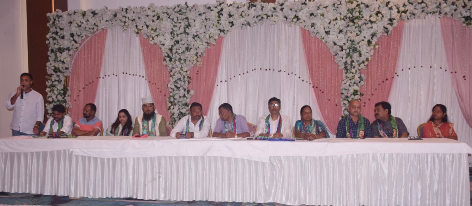 Dhanbad News: आजसू नेताओं पर हमला व झूठा केस के खिलाफ तेज होगा आंदोलन : डॉ लंबोदर