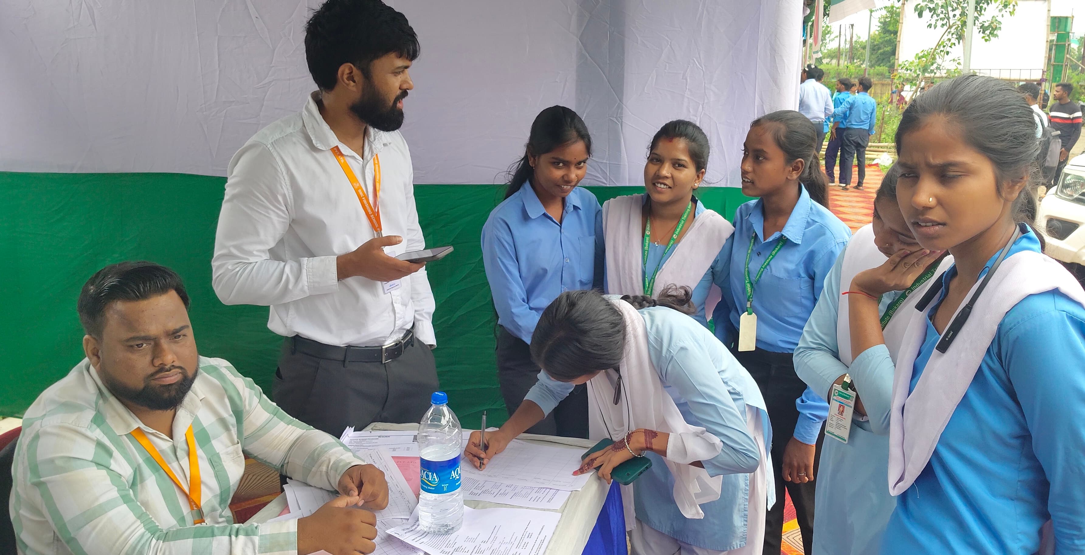 Bokaro News : रोजगार मेले में 52 युवाओं को मिला ऑफर लेटर