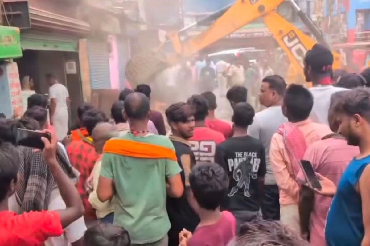 महिसौड़ी में नगर परिषद ने अतिक्रमण पर चलाया बुलडोजर