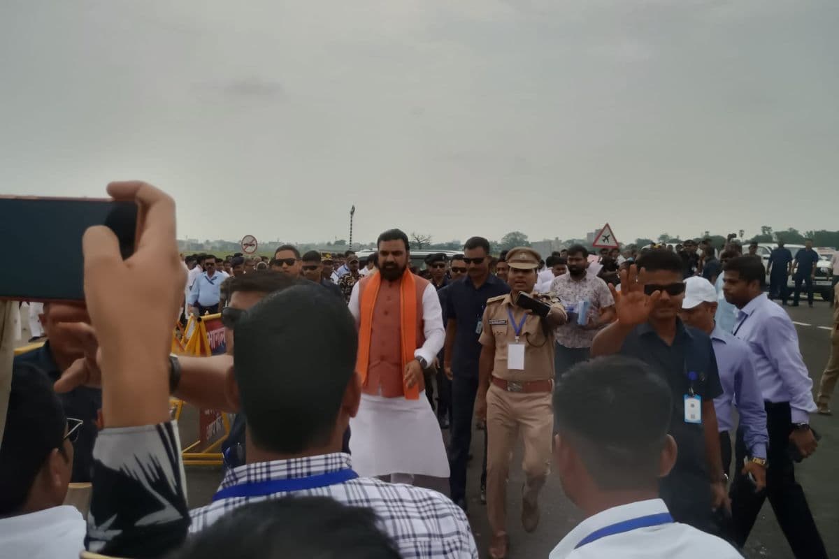 1:57 बजे भागलपुर पहुंचे सीएम, विक्रमशिला सेतु के बेली ब्रिज का किया निरीक्षण